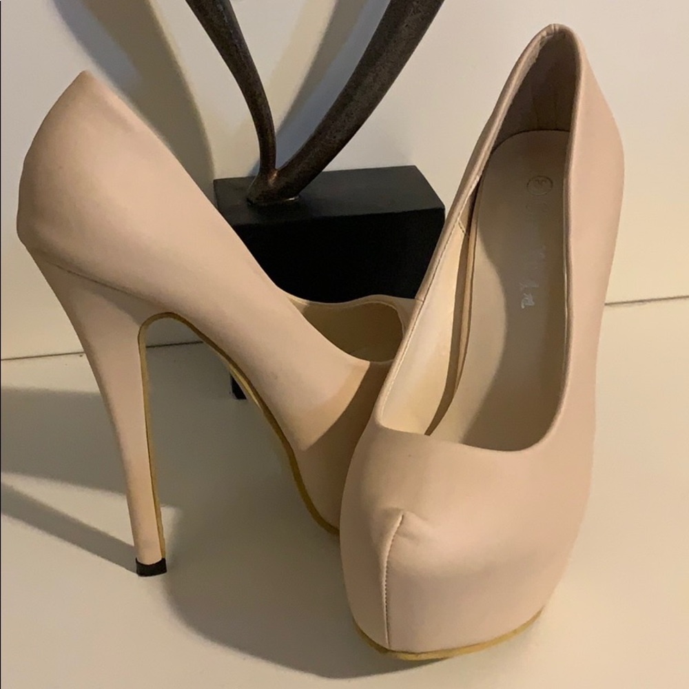 High Heels 👠 - Picture 2 of 2